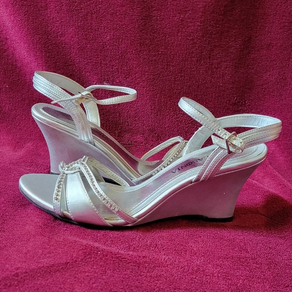 Women’s Party Heels - Picture 4 of 4